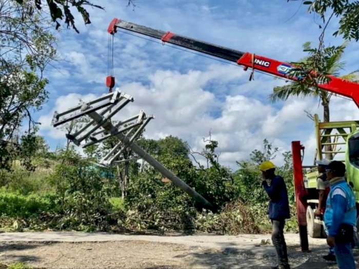 PLN Pulihkan Pasokan Listrik bagi 153 Desa Terdampak Seroja di Sumba 