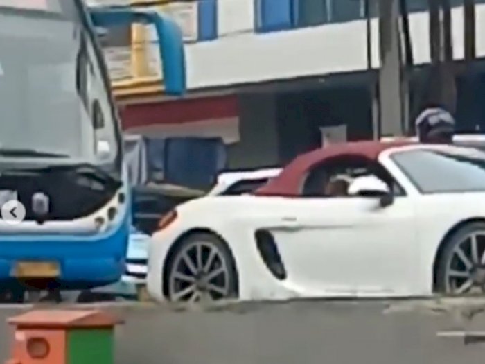 Video Mobil Porsche Minta Busway Mundur Jadi Perdebatan Netizen
