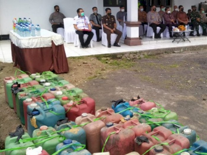 Polres Minahasa Musnahkan 1.941 Liter Miras Cap Tikus dan 126 Knalpot Bising
