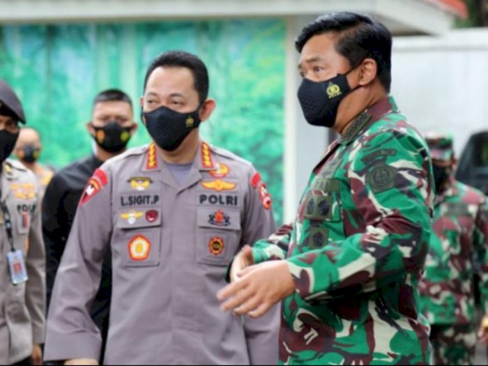Panglima TNI dan Kapolri Pantau Langsung Pencarian KRI Nanggala 402 Melalui KRI Soeharso