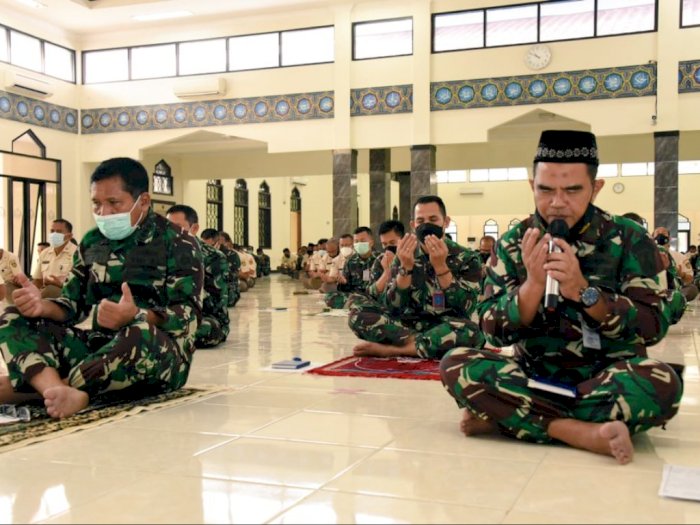 Kru KRI Nanggala 402 Masih Belum Ditemukan, TNI AL Gelar Doa Bersama
