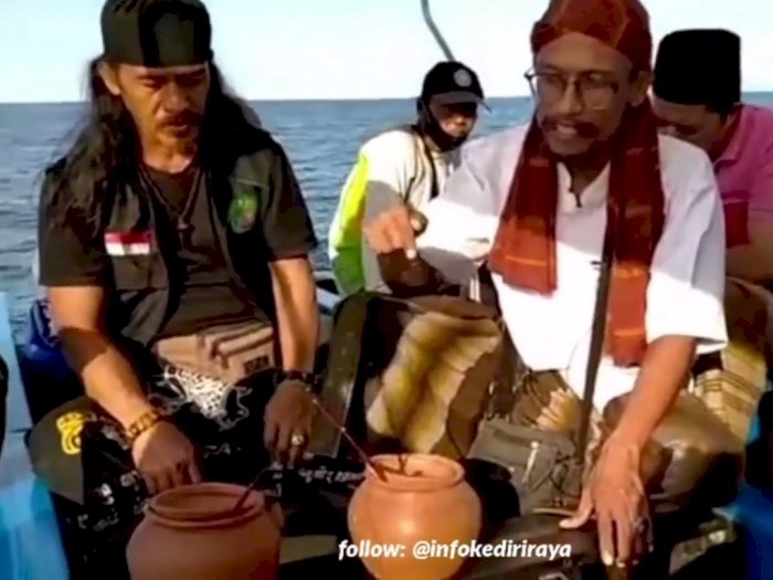 Para Dukun Gelar Ritual Puter Giling di Tengah Laut, Minta KRI Nanggala Segera Ditemukan