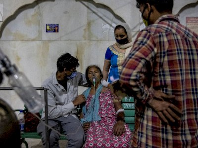 Keluarga Penderita Covid-19 di India Terpaksa Mengemis untuk Mendapatkan Oksigen