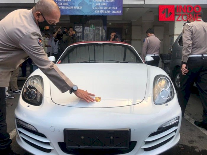 Mahasiswi Pengendara Porsche yang Viral Terobos Jalur Busway Hanya Disanksi Tilang