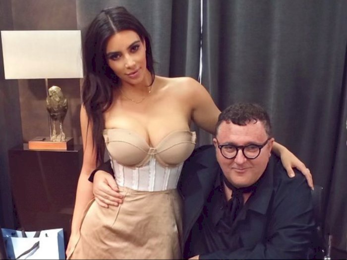 Kim Kardashian Dilanda Kesedihan Mendalam Pasca Alber Elbaz Dikabarkan Meninggal Dunia