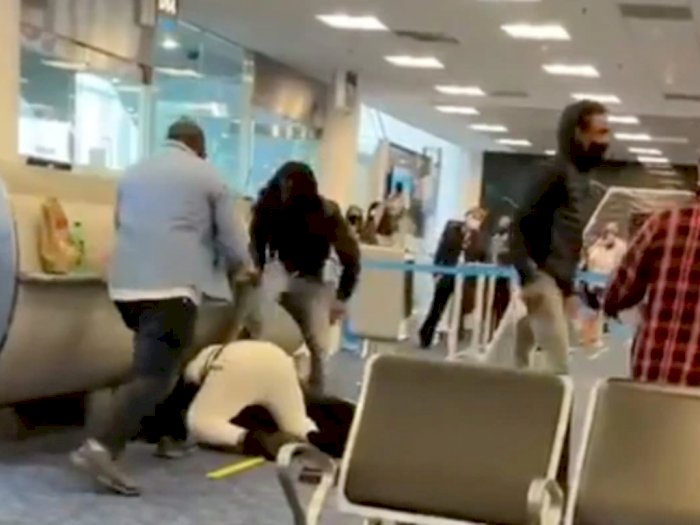 7 Penumpang Pesawat Berkelahi di Bandara Miami Hanya Masalah Kursi