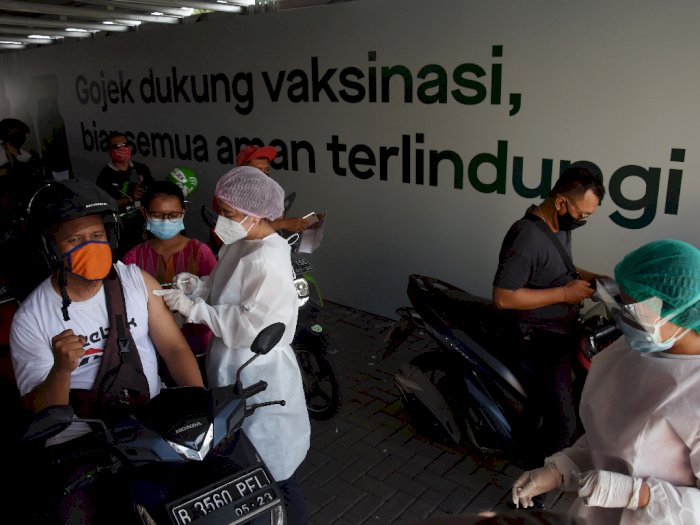 FOTO: Vaksinasi Drive Thru Pengemudi Gojek di Jakarta
