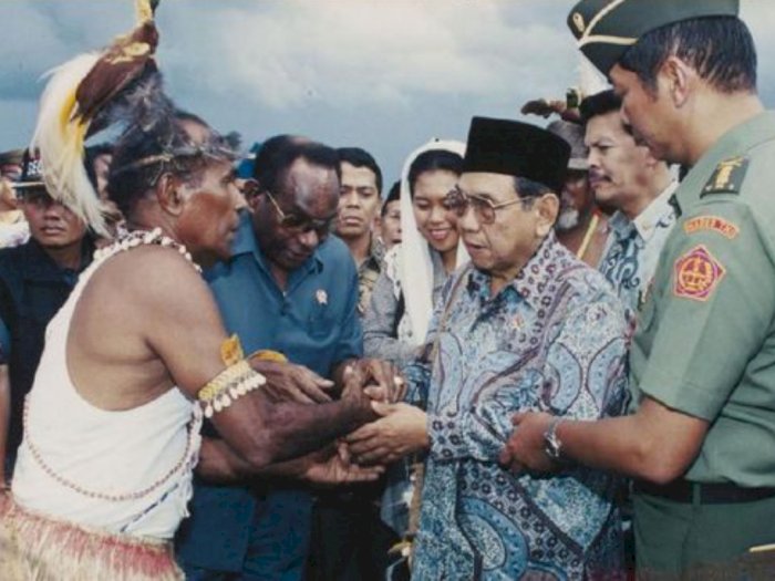 Mahfud Minta Tumpas KKB Papua, Dulu Gus Dur Malah Rangkul: Silakan Kibarkan Bintang Kejora