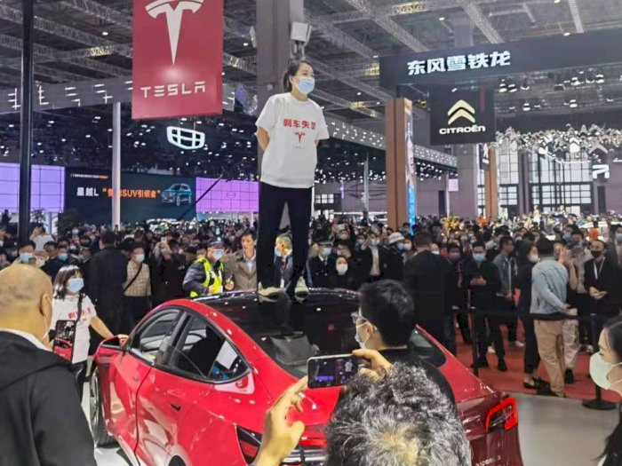 Tesla Rilis Data Mobil Milik Wanita yang Protes di Acara Shanghai Auto Show