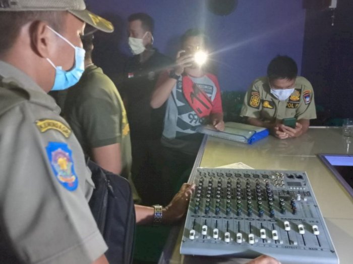 Tempat Karaoke di Padang Tetap Beroperasi di Bulan Ramadhan, Petugas Sita Alat Operasional