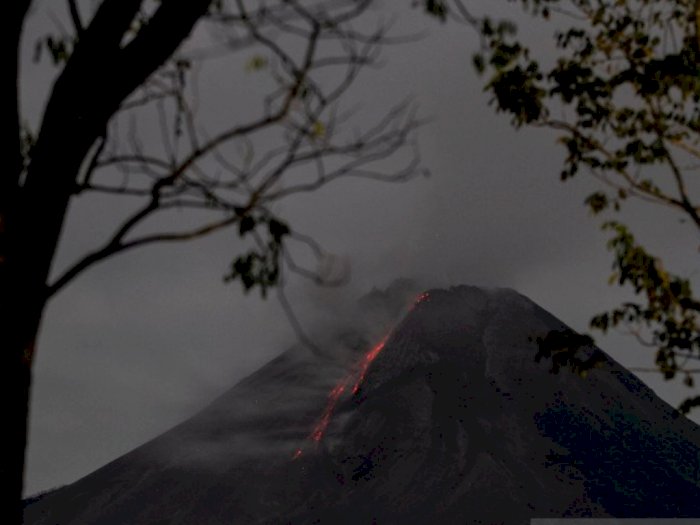 Status Siaga, Gunung Merapi Luncurkan 8 Kali Lava Pijar ke Barat Daya
