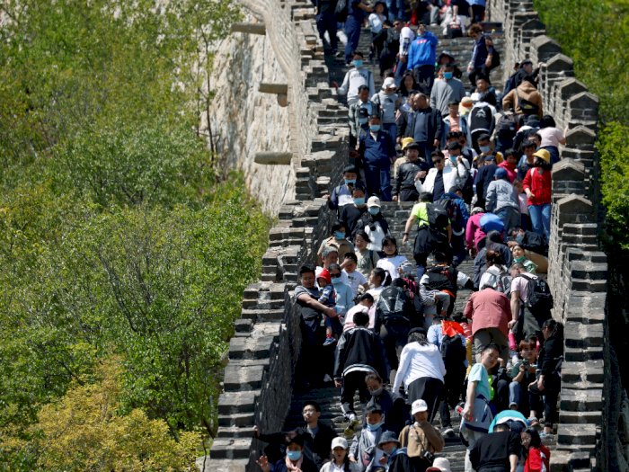 Beredar Foto-foto Ribuan Orang Berkumpul di Tembok Besar China, Banyak Tak Pakai Masker