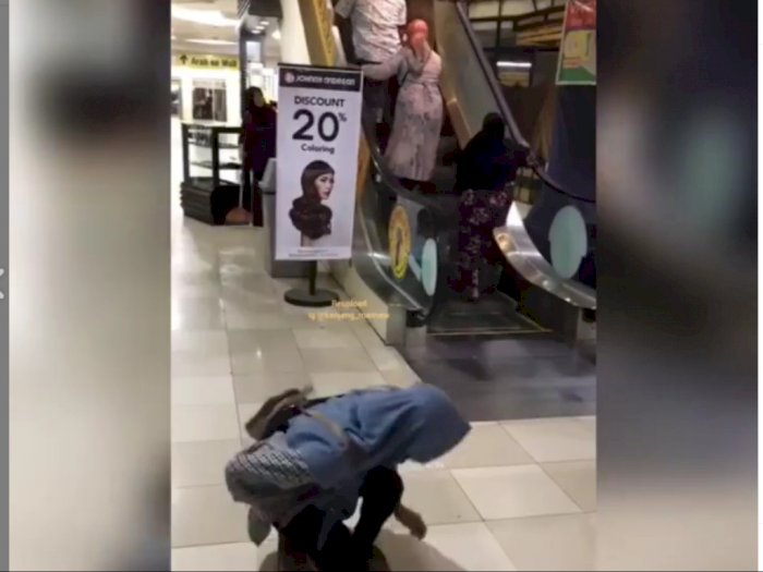 Netizen Kesal Usai Viral Video Tertawakan Rombongan yang Salah Naik Eskalator