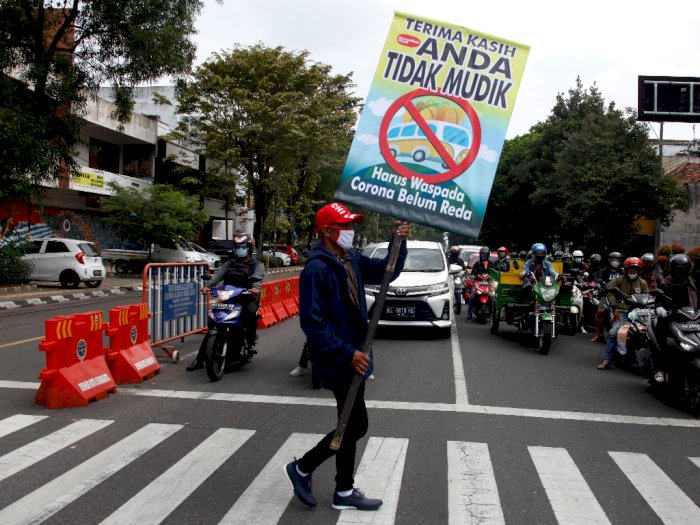 FOTO: Aksi Kampanye Tidak Mudik di Solo