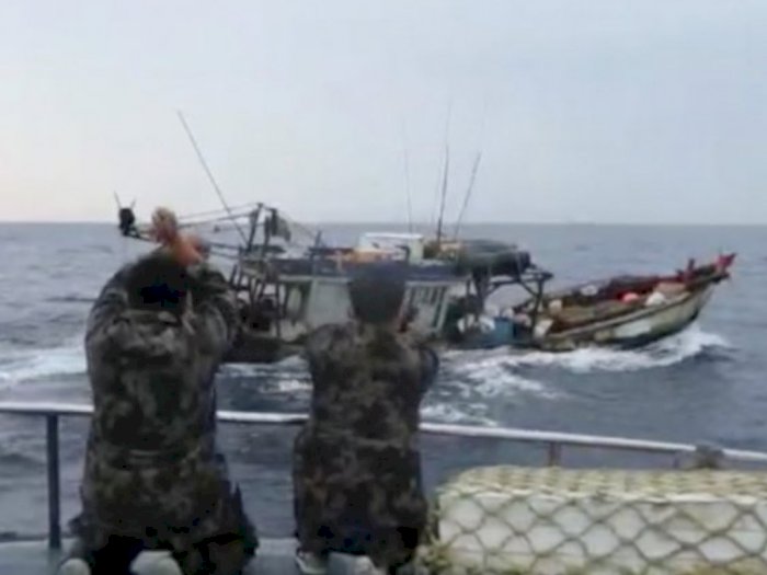 2 Kapal Vietnam Curi Ikan di Laut Natuna, Kejar-Kejaran dengan Kapal Petugas KKP