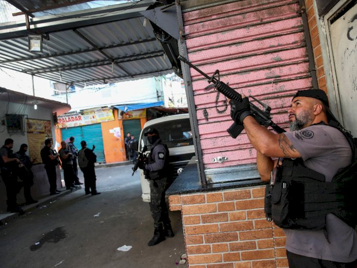 FOTO: Penggerebakan Pengedar Narkoba Paling Mematikan di Rio de Janeiro