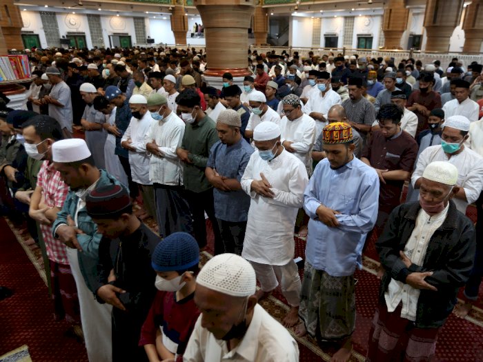 FOTO: Shalat Malam Akhir Ramadhan di Aceh