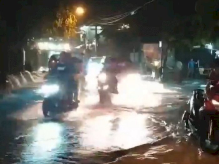 Hujan Deras Tadi Malam Menyebabkan Sejumlah Wilayah di Cibinong Terendam Banjir