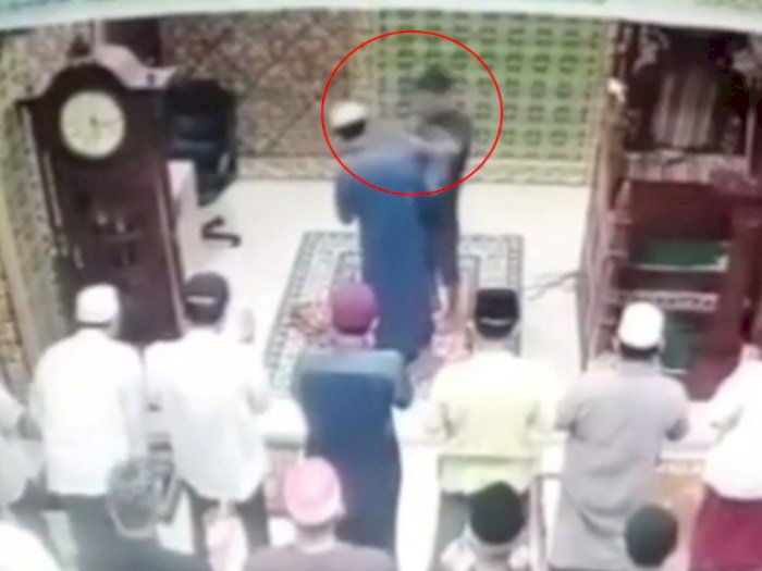 Imam Masjid Tiba-tiba Ditampar Pria Tak Dikenal Saat Pimpim Salat Subuh di Pekanbaru