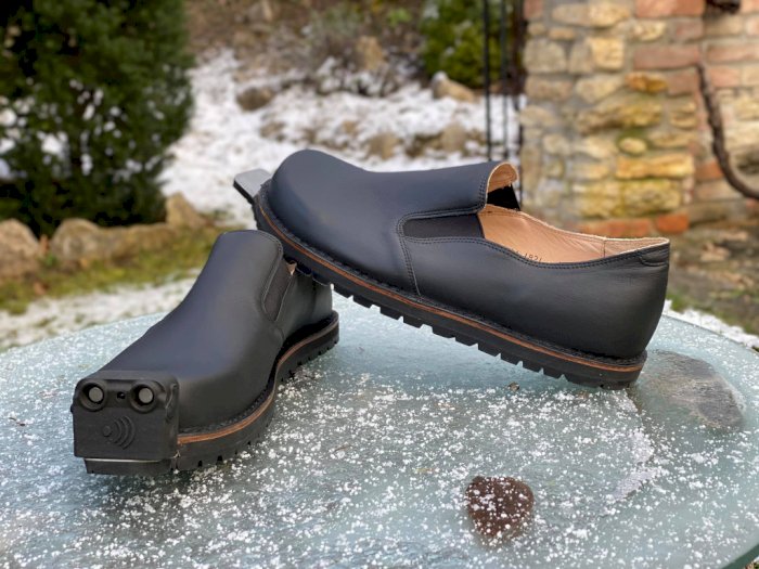 Perusahaan Austria Tec-Innovation Bikin Sepatu dengan Kontrol AI untuk Membantu Tunanetra