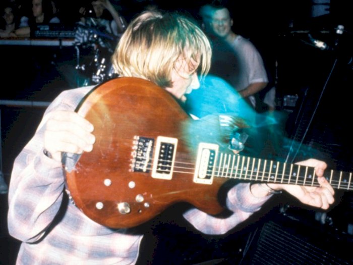 Rambut Pirang Milik Kurt Cobain akan DIlelang!