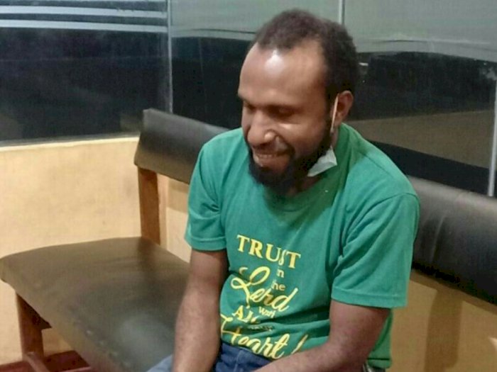 Aparat Tangkap Victor Yeimo, Otak & Provokator Kerusuhan di Papua, Senyum Saat Ditangkap
