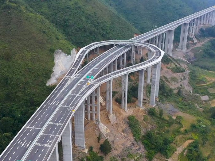 Jalan Tol di China Ini Miliki Lokasi Putar Balik yang Sangat Aman!