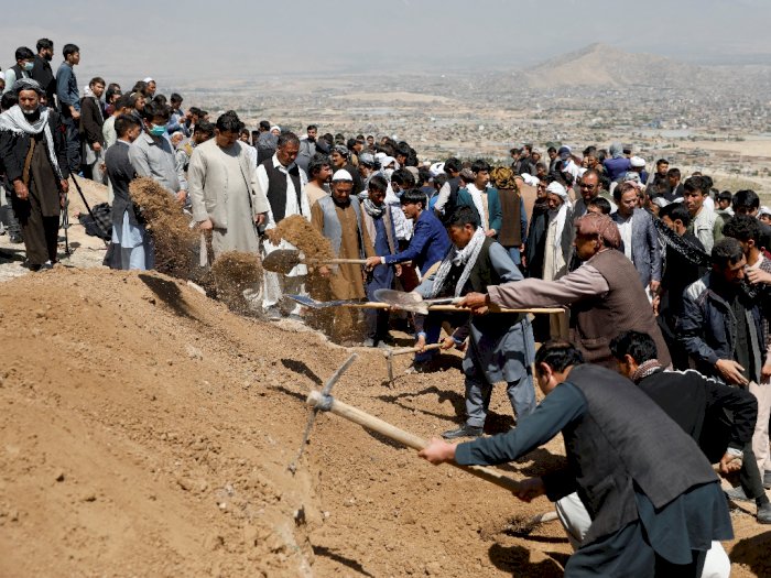 Puluhan Anak Tewas Setelah Ledakan di Luar Sekolah di Ibu Kota Kabul pada Hari Sabtu
