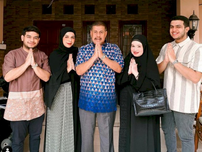 Fadil Jaidi Unggah Foto Keluarga saat Lebaran, Netizen Salfok ke Kakaknya: Cakep  Banget