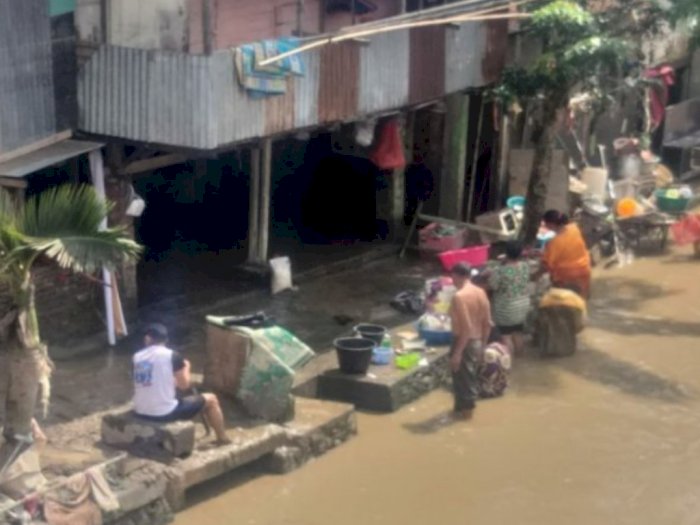Meskipun Kampung Kena Banjir, Warga Kampung Aur Medan Tetap Semangat Rayakan Lebaran