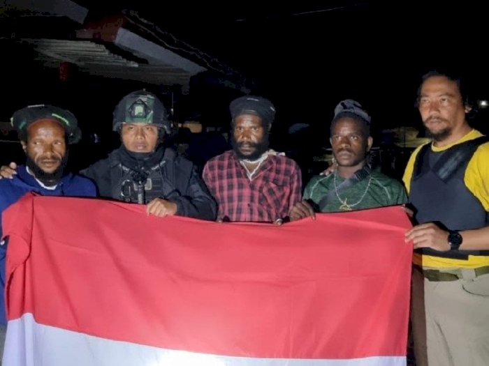 Terus Digempur Satgas, 3 Anggota KKB Papua Menyerah, Sejumlah Senjata Diamankan