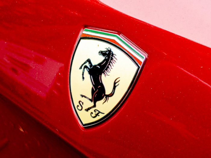 Desain Logo Perusahaan Ferrari Ternyata Libatkan Peran Emak-Emak!
