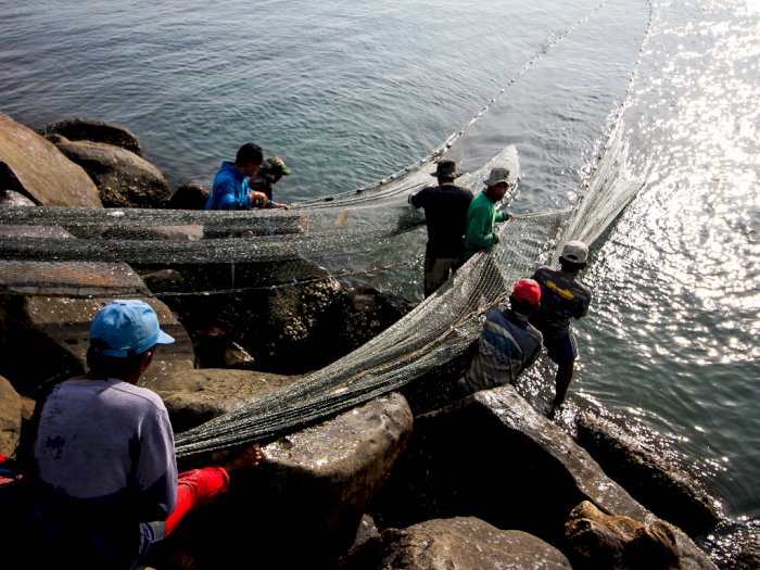 FOTO: Nelayan Kembali Melaut Lebih Awal