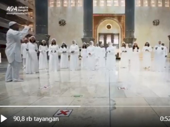 Paduan Suara 'Jakarta Youth Choir' Nyanyi di Dalam Masjid Istiqlal, Netizen: Nyesek Banget
