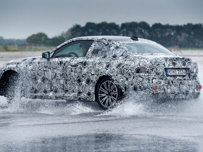 BMW Hadirkan Teaser Coupe 2-Series Terbarunya!