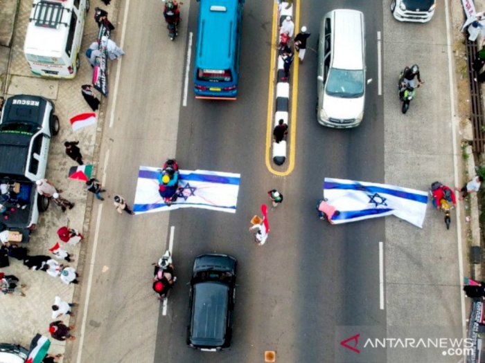 Aksi Bela Palestina di Bogor, Bendera Israel Diletakkan di Jalan Raya
