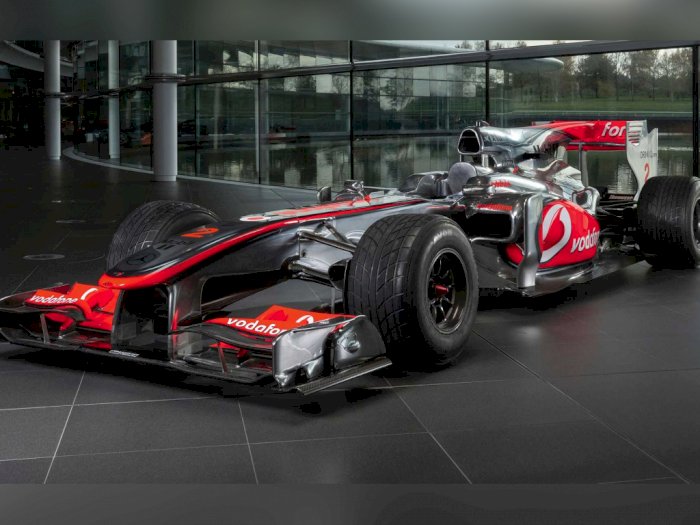 Mobil F1 McLaren MP4-25A yang Dikendarai Lewis Hamilton Kini Sedang Dilelang!