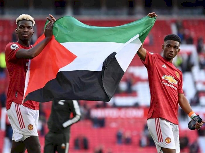 Pogba dan Diallo Bentangkan Bendera Palestina di Old Trafford