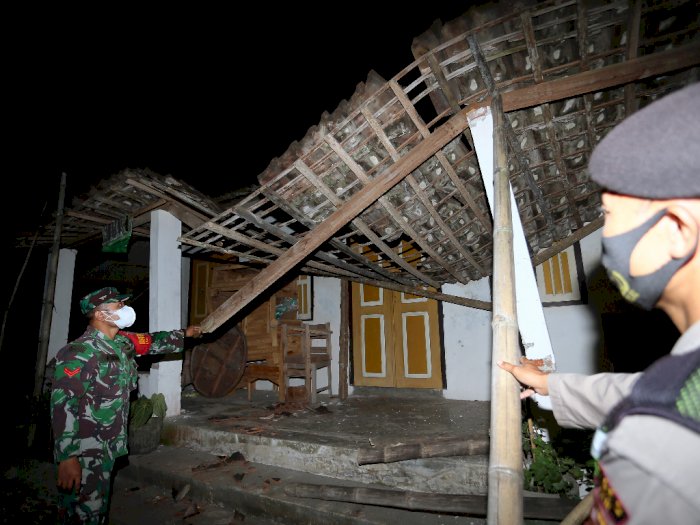 FOTO: Dampak Gempa 6,2 Skala Richter di Blitar