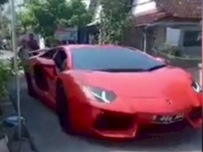 Viral Mobil Lamborghini Aventador Masuk Kampung, Milik Pengusaha Sepatu Cuma Tamat SMP