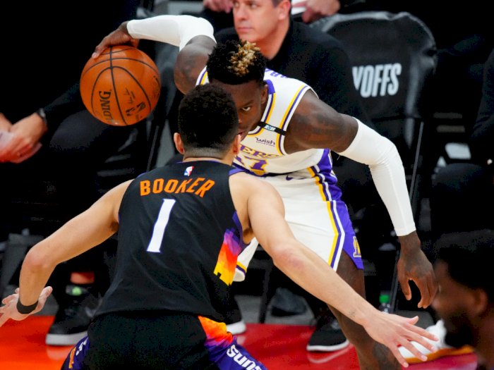 FOTO: Phoenix Suns Tundukkan Los Angeles Lakers 99-90
