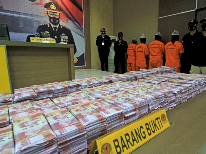 FOTO: Tumpukan Uang Palsu di Indramayu, Rp1 Miliar Dijual Rp5 Juta, Sudah Buat Rp24 Miliar