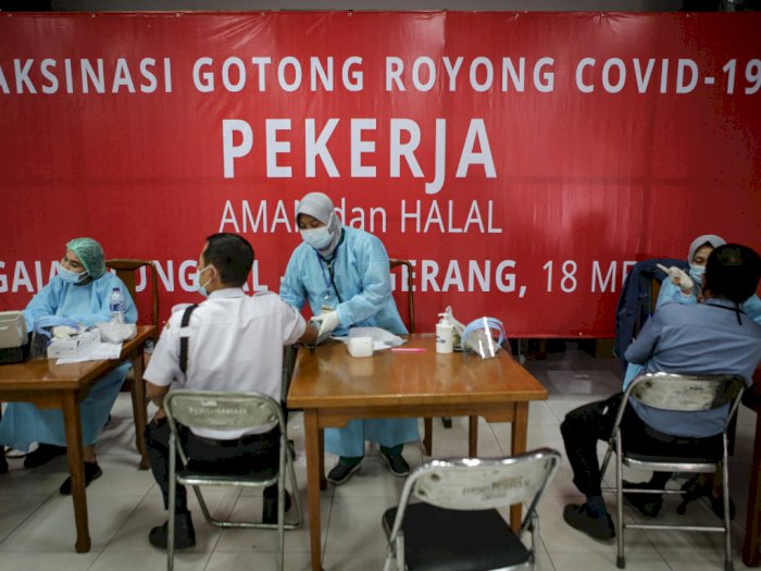 FOTO: Vaksinasi Gotong Royong di Tangerang