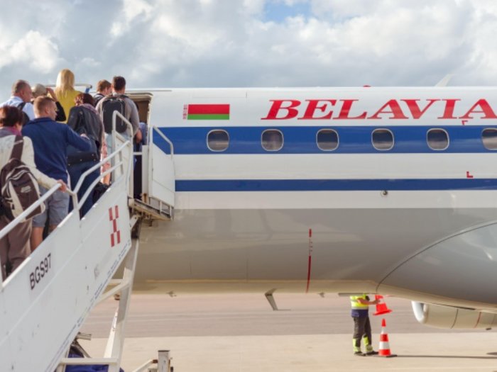 Pemerintah Inggris Larang Maskapai Penerbangan dari Belarusia
