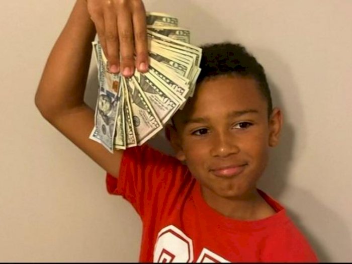 Bocah Ini Temukan Uang Tunai Rp75 Juta dari Mobil Bekas Milik Ayahnya