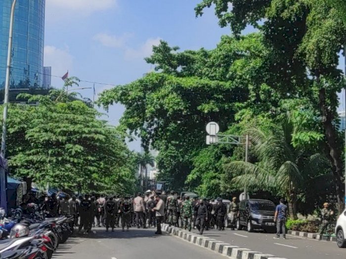 Aparat TNI-Polri Jaga Ketat Gedung Merah Putih KPK, Ada Apa?