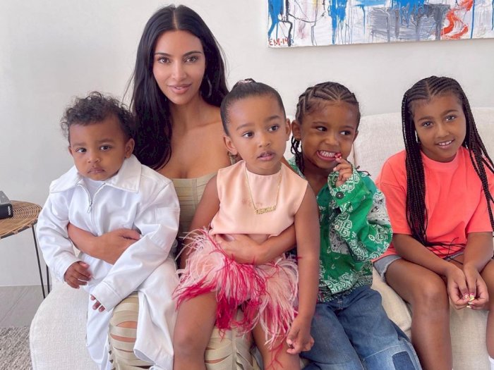 Kim Kardashian dan Anak-anaknya Positif COVID-19