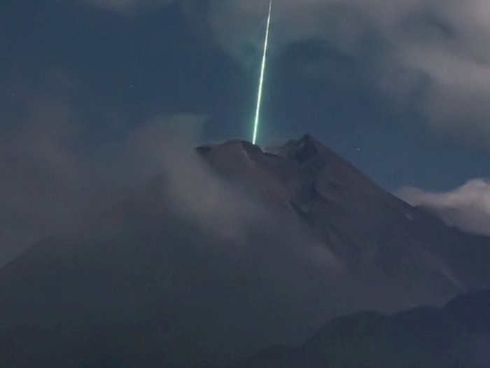 Fakta-Fakta Diduga Meteor yang Jatuh di Puncak Gunung Merapi, Masih Misterius