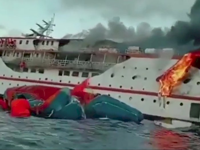 Kapal Karya Indah Terbakar, Evakuasi Penumpang Selesai, Tim SAR Data Korban Selamat