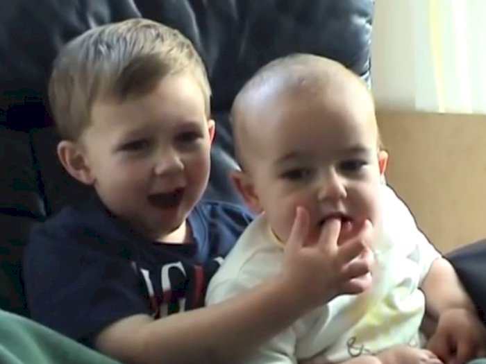 Wow! Video Viral 'Charlie Bit My Finger' Ini Berhasil Terjual Rp10,8 Miliar